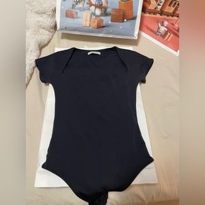 Babaton Contour Square neck Short Sleeve Bodysuit- Black